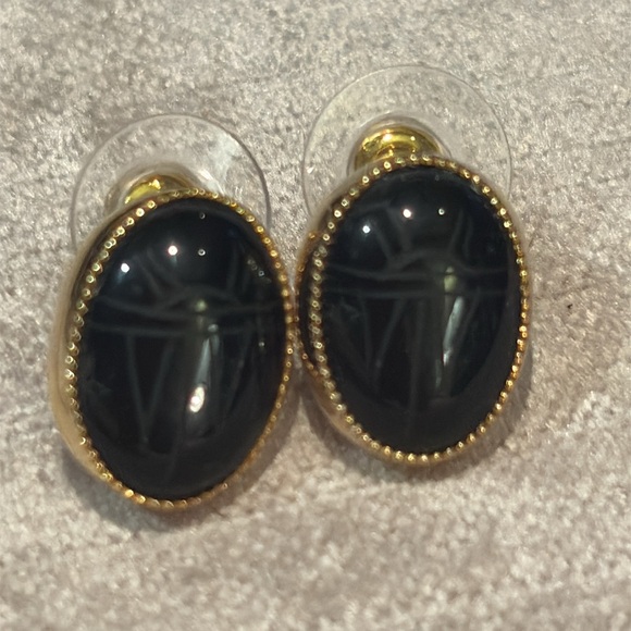 Black Onyx Egyptian Scarab Earrings with Gold-Tone Settings - Picture 6 of 6
